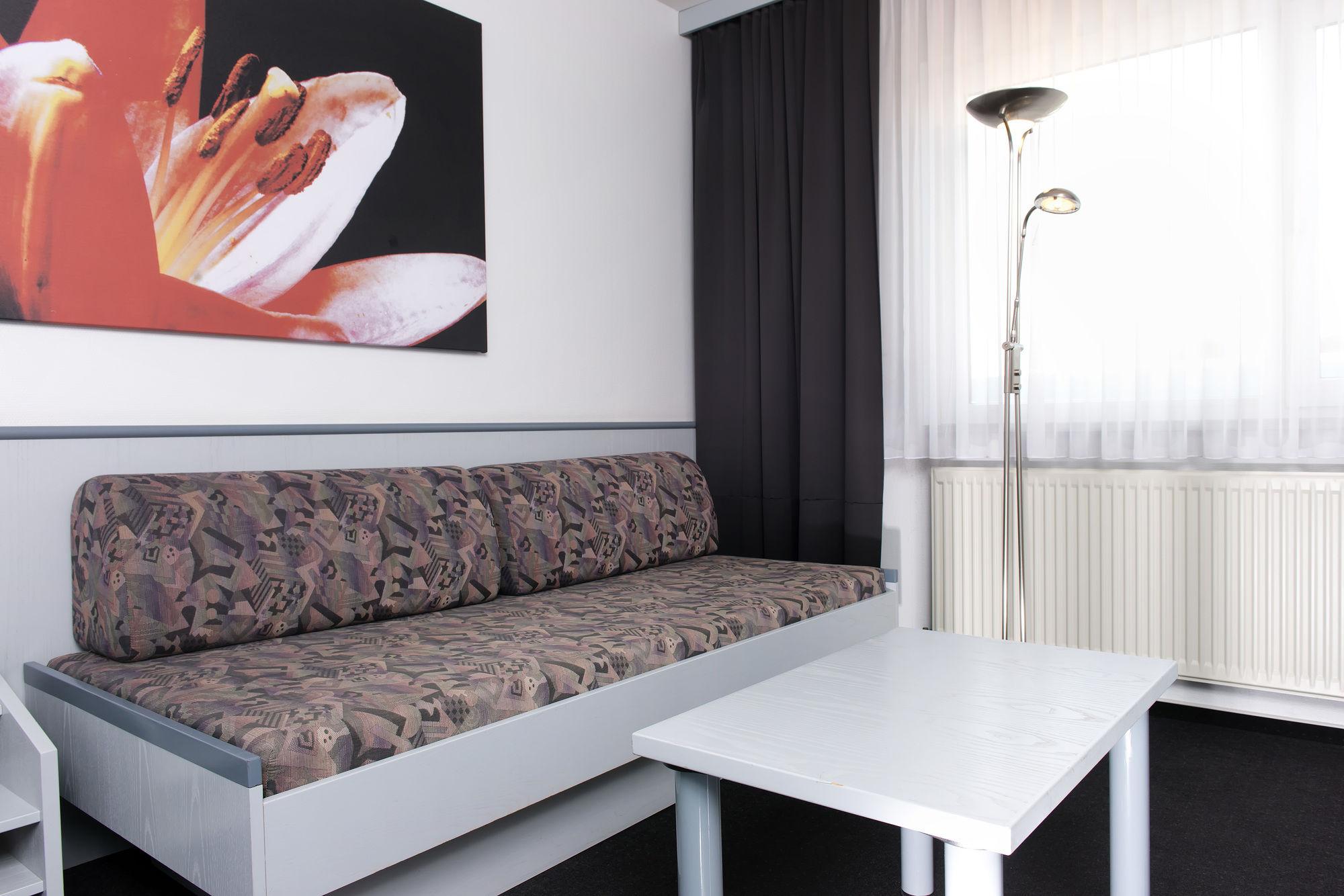 Good Morning + Bad Oldesloe Hotel ภายนอก รูปภาพ