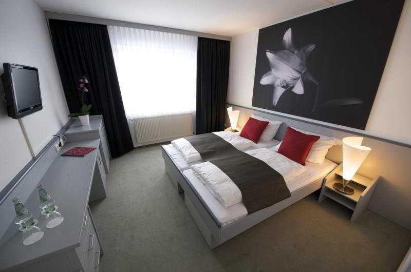 Good Morning + Bad Oldesloe Hotel ภายนอก รูปภาพ