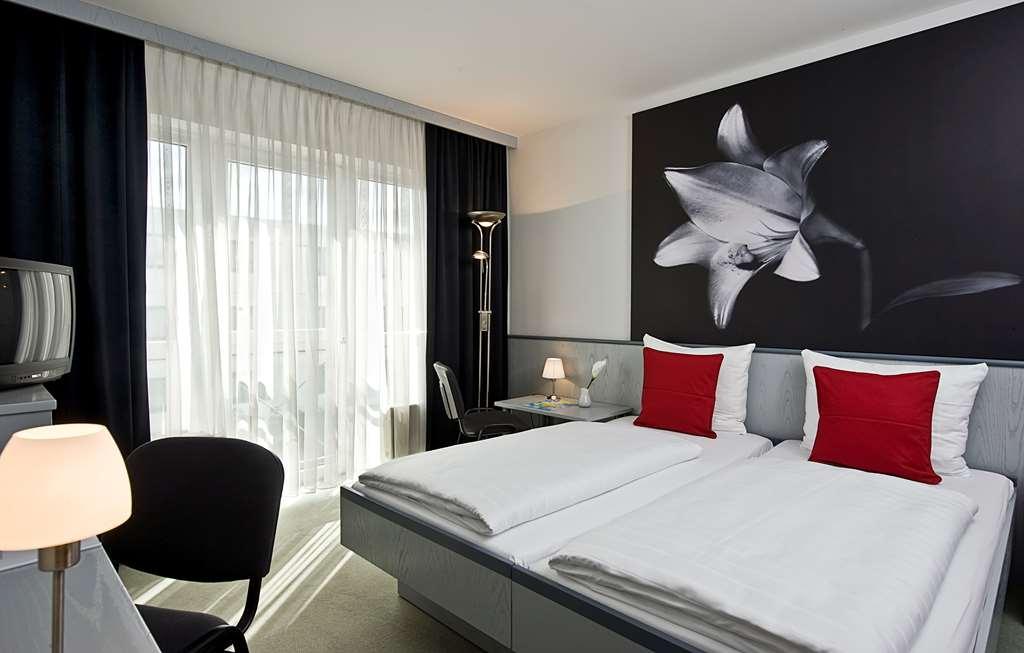 Good Morning + Bad Oldesloe Hotel ภายนอก รูปภาพ