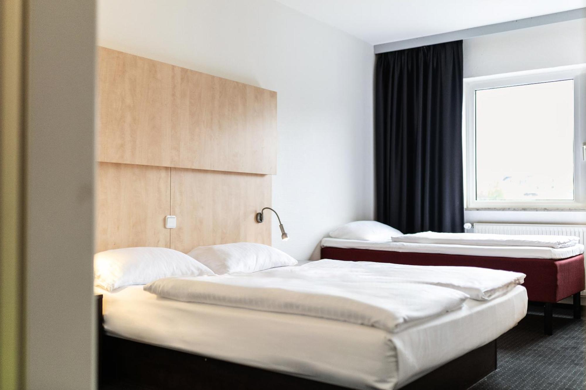 Good Morning + Bad Oldesloe Hotel ภายนอก รูปภาพ