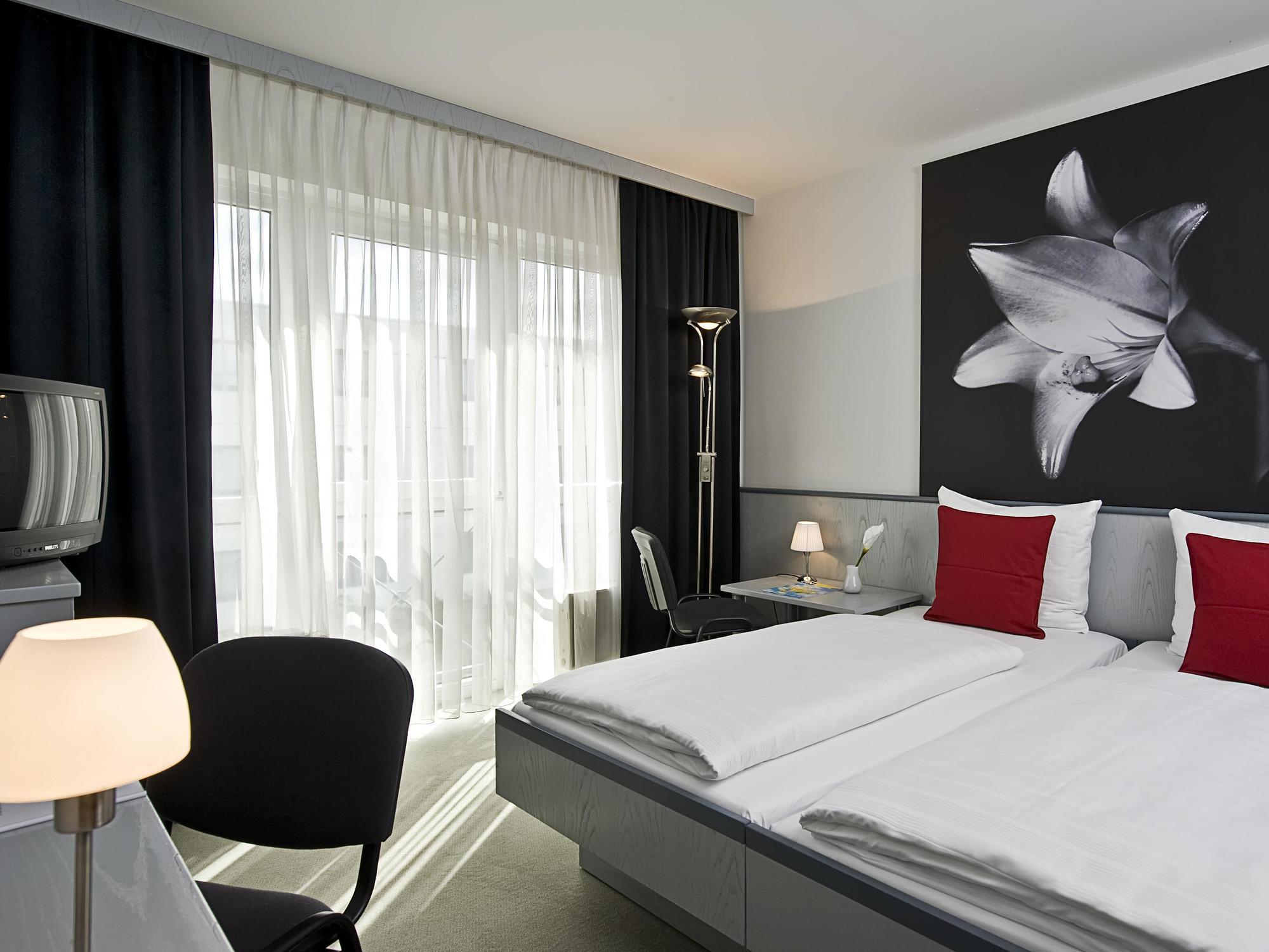 Good Morning + Bad Oldesloe Hotel ภายนอก รูปภาพ